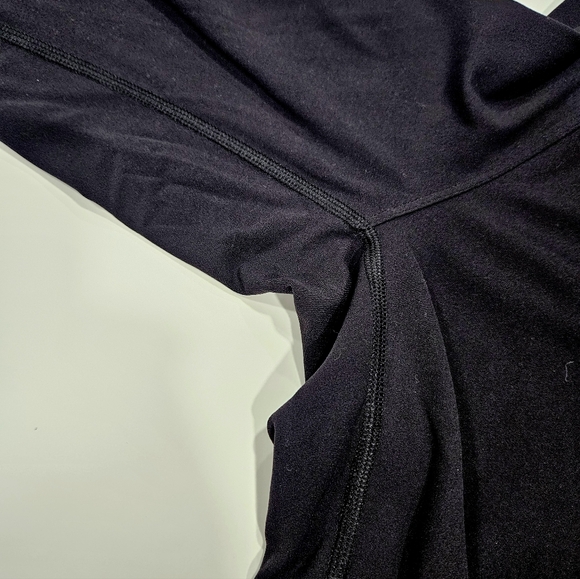 Ladies Lululemon Long Stretch Sleeve Crop Top - Picture 7 of 7